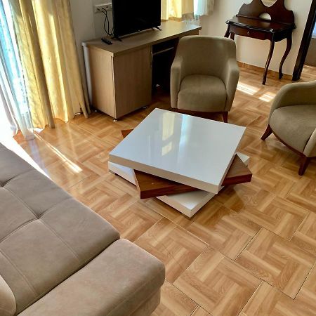 Hotel Port Altus バトゥーミ エクステリア 写真