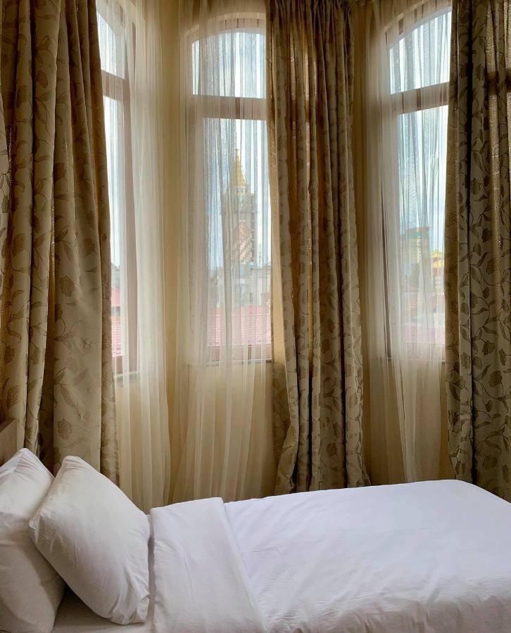 Hotel Port Altus バトゥーミ エクステリア 写真