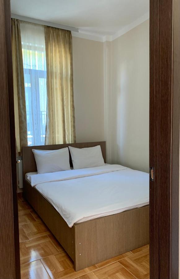 Hotel Port Altus バトゥーミ エクステリア 写真
