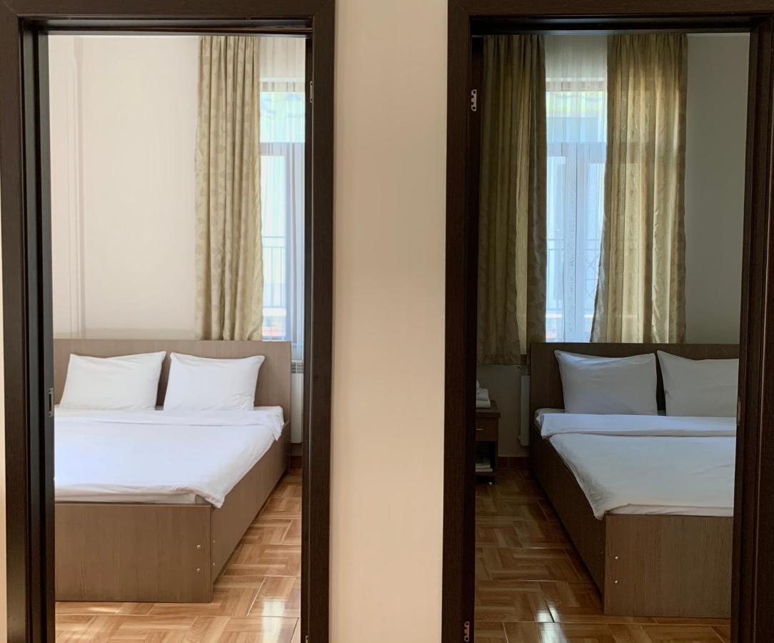 Hotel Port Altus バトゥーミ エクステリア 写真