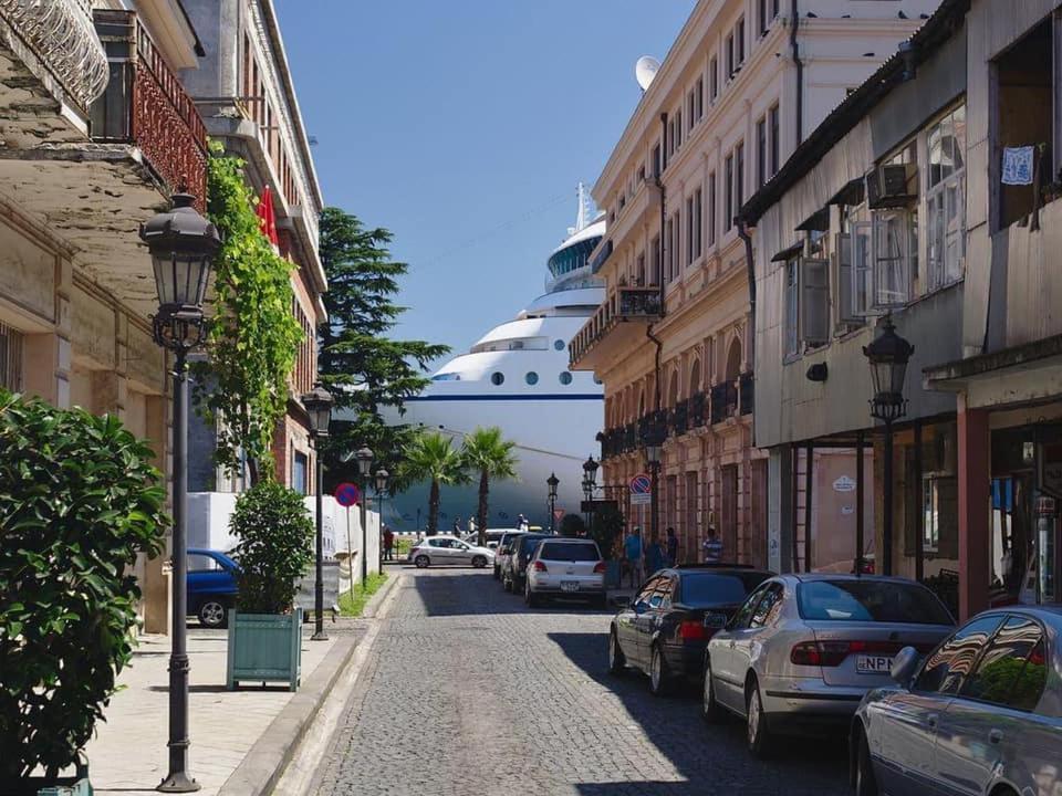 Hotel Port Altus バトゥーミ エクステリア 写真
